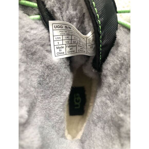 UGG Kids’ Butte II CWR Glow Graphic Boot Size 1Y - Picture 9 of 9